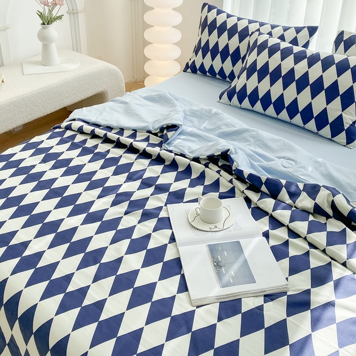 91家纺网 家纺一手货源 找家纺 啊雅家居 2025新款水洗棉条纹印花夏被冬被四件套-床单款 夏被 日系凌格蓝