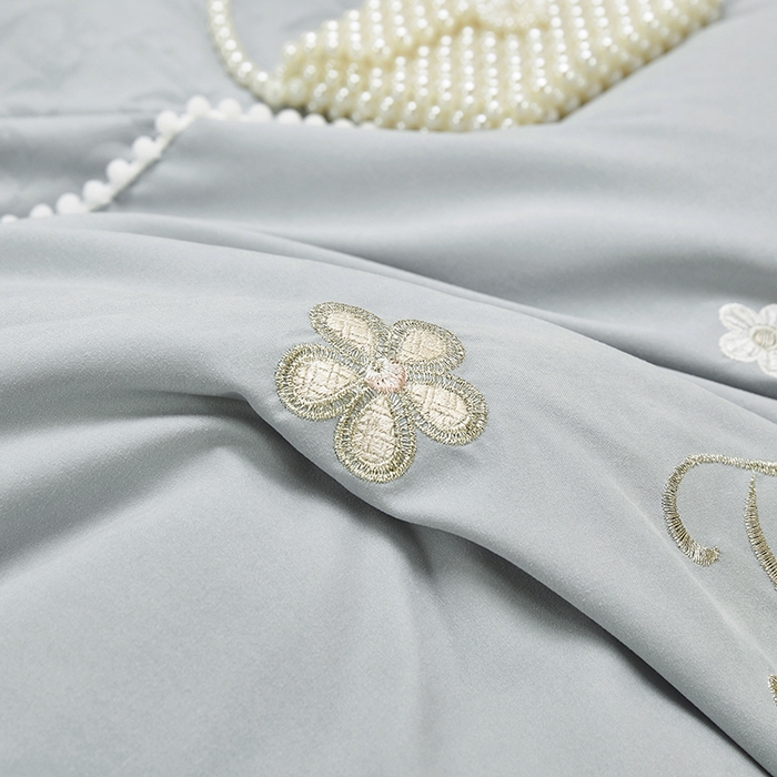91家纺网 家纺一手货源 找家纺 苏木年华 2024新款夏沫花语系列韩版荷叶边刺绣花边加大床单四件套 高级灰
