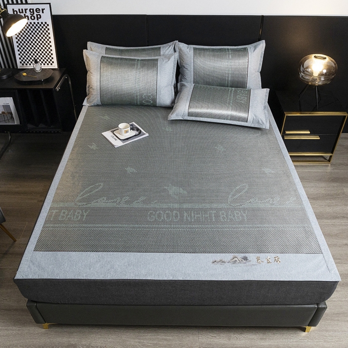 91家纺网 家纺一手货源 找家纺 青雅席业 2025新款绣花款复合冰藤三明治凉席套件 格调灰绿