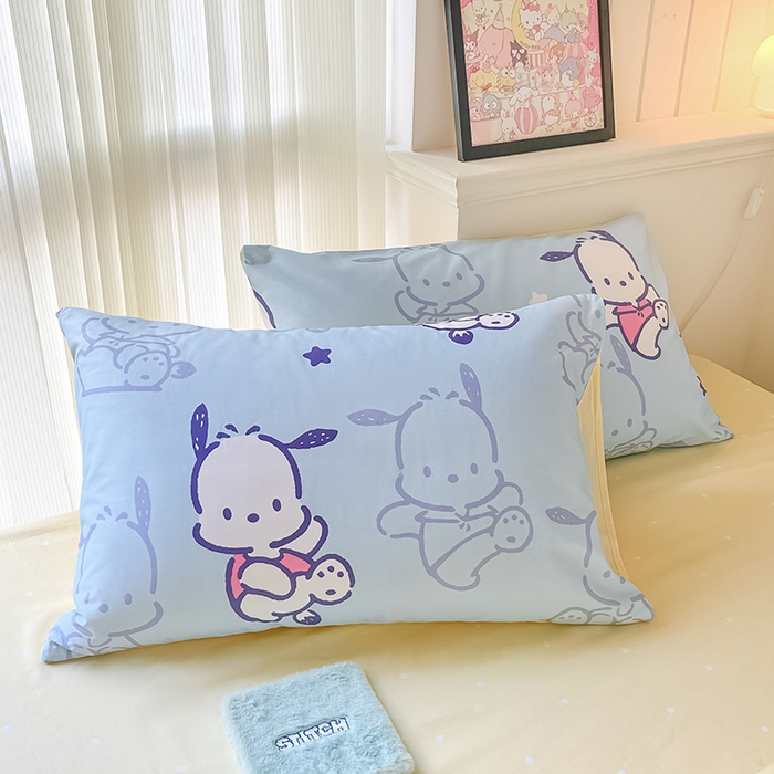 91家纺网 家纺一手货源 找家纺 顾里2024新款40支活性印花13372喷气全棉三丽鸥系列四件套 蓝底帕恰