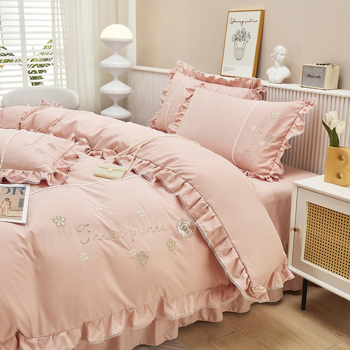 91家纺网 家纺一手货源 找家纺 （总）苏木年华 2024新款夏沫花语系列韩版荷叶边刺绣花边加大床单四件套