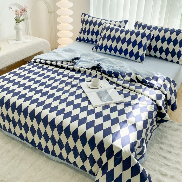 91家纺网 家纺一手货源 找家纺 啊雅家居 2025新款水洗棉条纹印花夏被冬被四件套-床单款 夏被 日系凌格蓝