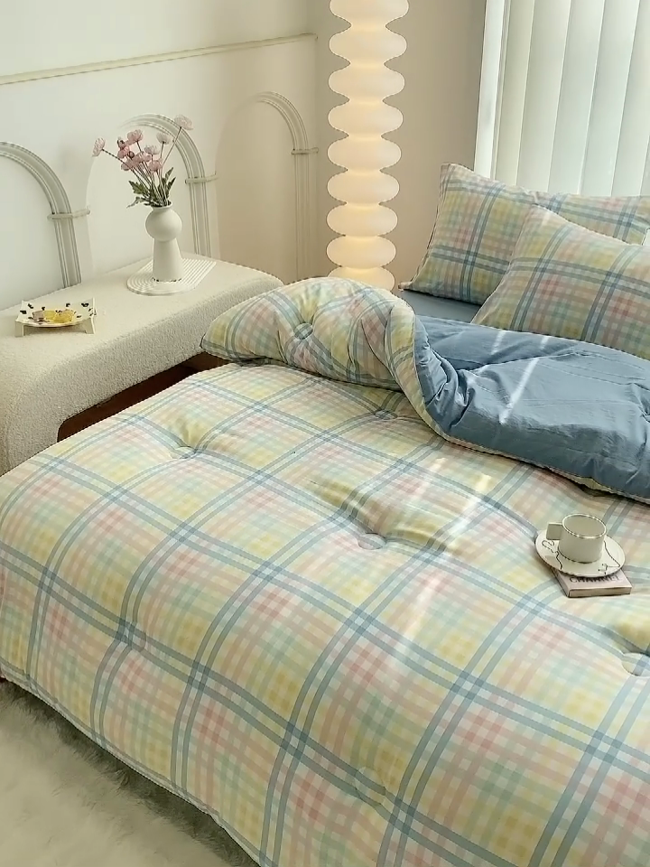 91家纺网 家纺一手货源 找家纺 啊雅家居 2025新款水洗棉条纹印花夏被冬被四件套-床单款 冬被 日系小格绿