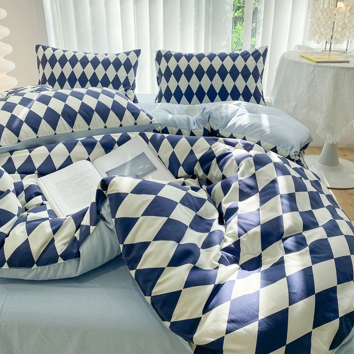 91家纺网 家纺一手货源 找家纺 啊雅家居 2025新款水洗棉条纹印花夏被冬被四件套-床笠款 冬被 日系凌格蓝