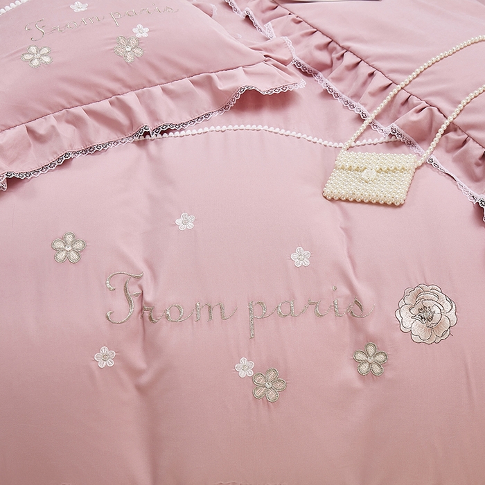 91家纺网 家纺一手货源 找家纺 苏木年华 2024新款夏沫花语系列韩版荷叶边刺绣花边加大床单四件套 豆沙红