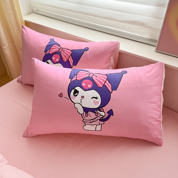 91家纺网 家纺一手货源 找家纺 金爱家 2024新款大阪全棉数码印花三丽鸥系列四件套 飞吻库洛米