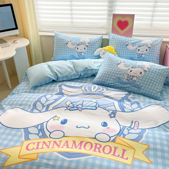 91家纺网 家纺一手货源 找家纺 金爱家 2024新款大阪全棉数码印花三丽鸥系列四件套 格子玉桂狗