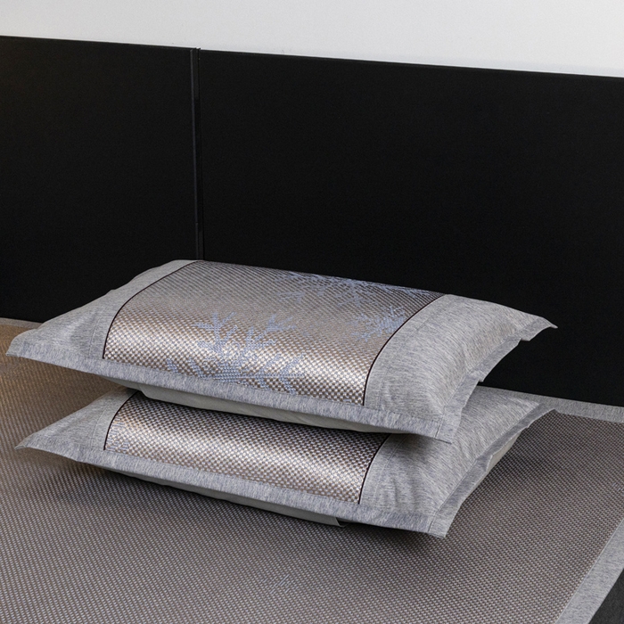 91家纺网 家纺一手货源 找家纺 青雅席业 2025新款绣花款复合冰藤三明治凉席套件 雪花