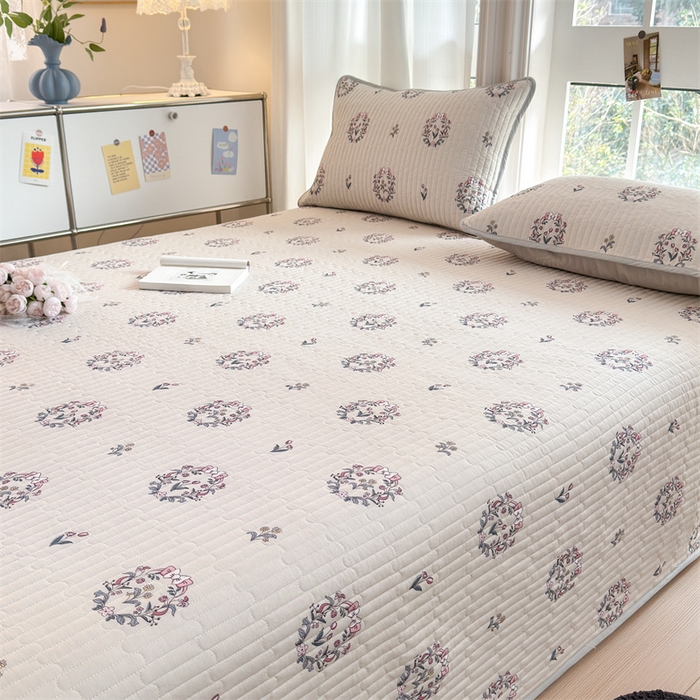 91家纺网 家纺一手货源 找家纺 美优兰 2025春款全棉单面高温砂洗床盖 花环