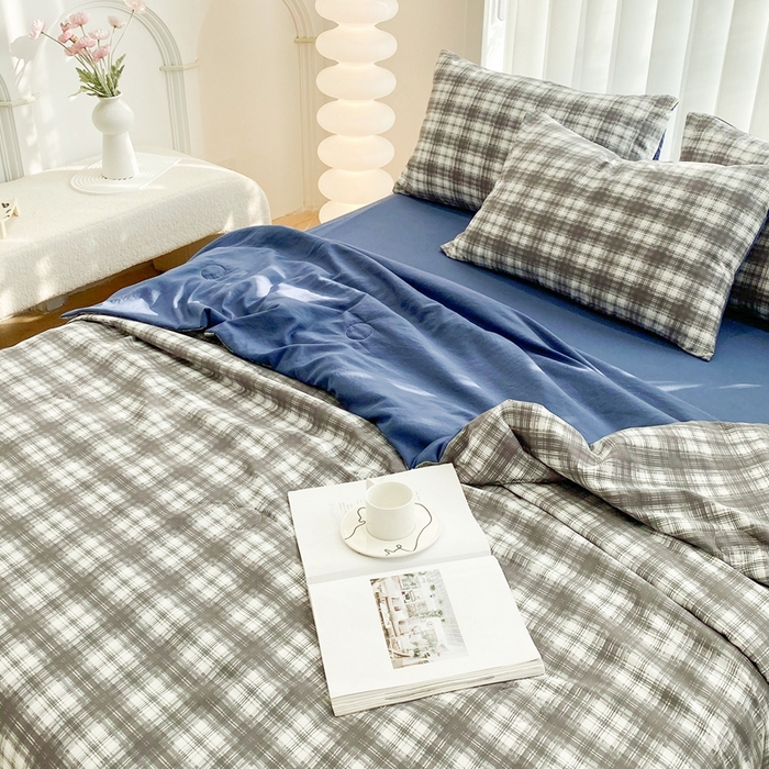 91家纺网 家纺一手货源 找家纺 啊雅家居2025新款水洗棉条纹印花夏被冬被四件套-床单款 夏被 日系条格灰