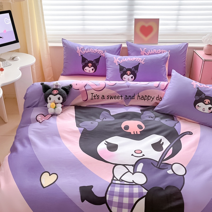 91家纺网 家纺一手货源 找家纺 金爱家 2024新款大阪全棉数码印花三丽鸥系列四件套 樱桃库洛米