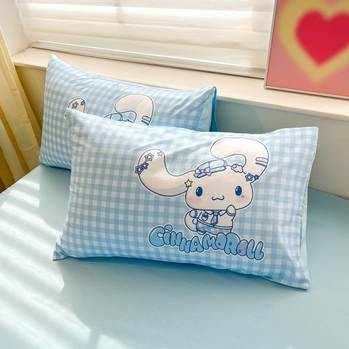 91家纺网 家纺一手货源 找家纺 金爱家 2024新款大阪全棉数码印花三丽鸥系列四件套 格子玉桂狗