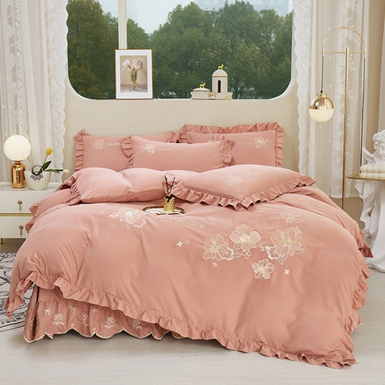 91家纺网 家纺一手货源 找家纺 苏木年华 2024新款春光里系列韩版荷叶边刺绣加大床单四件套 西柚红