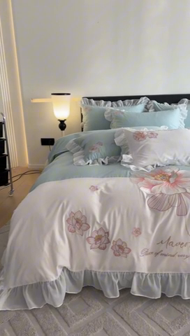 91家纺网 家纺一手货源 找家纺 绒世界 2024新款艾芙妮全棉蕾丝花边刺绣床单床笠四件套礼盒包装 星水绿