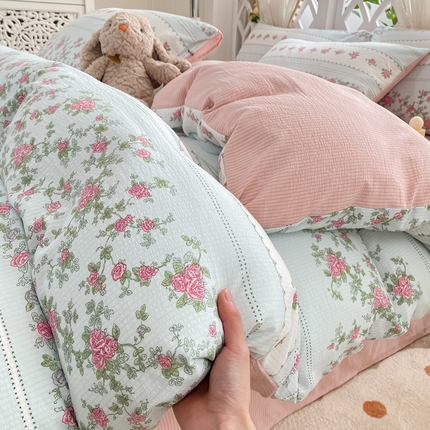 91家纺网 家纺一手货源 找家纺 牛牛家纺 牛牛  2024新款泡泡棉小清新四件套(1) 野玫瑰