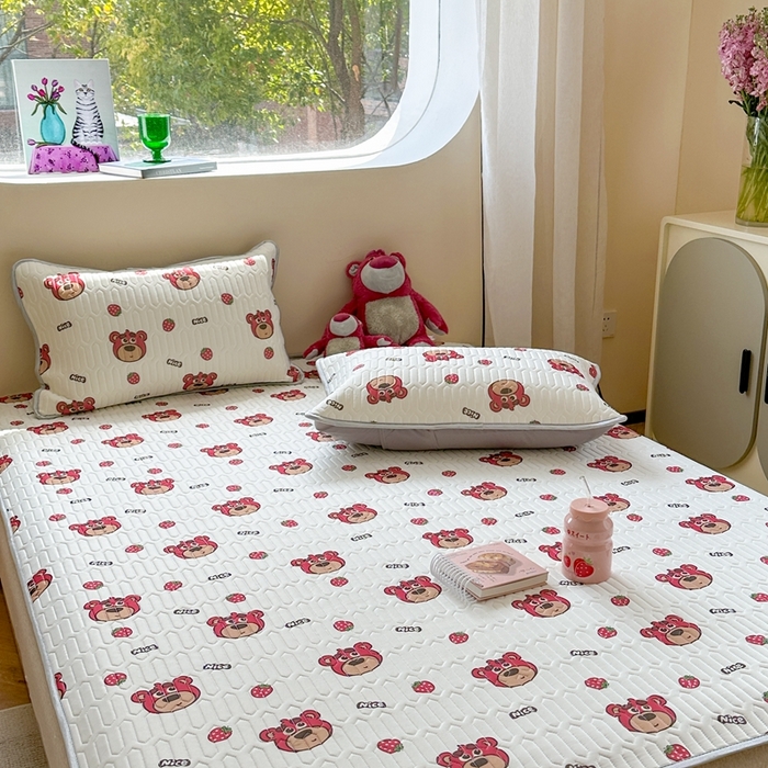 91家纺网 家纺一手货源 找家纺 慕尚家纺 2025新款ms乳胶圆网花色乳胶凉席 草莓小熊