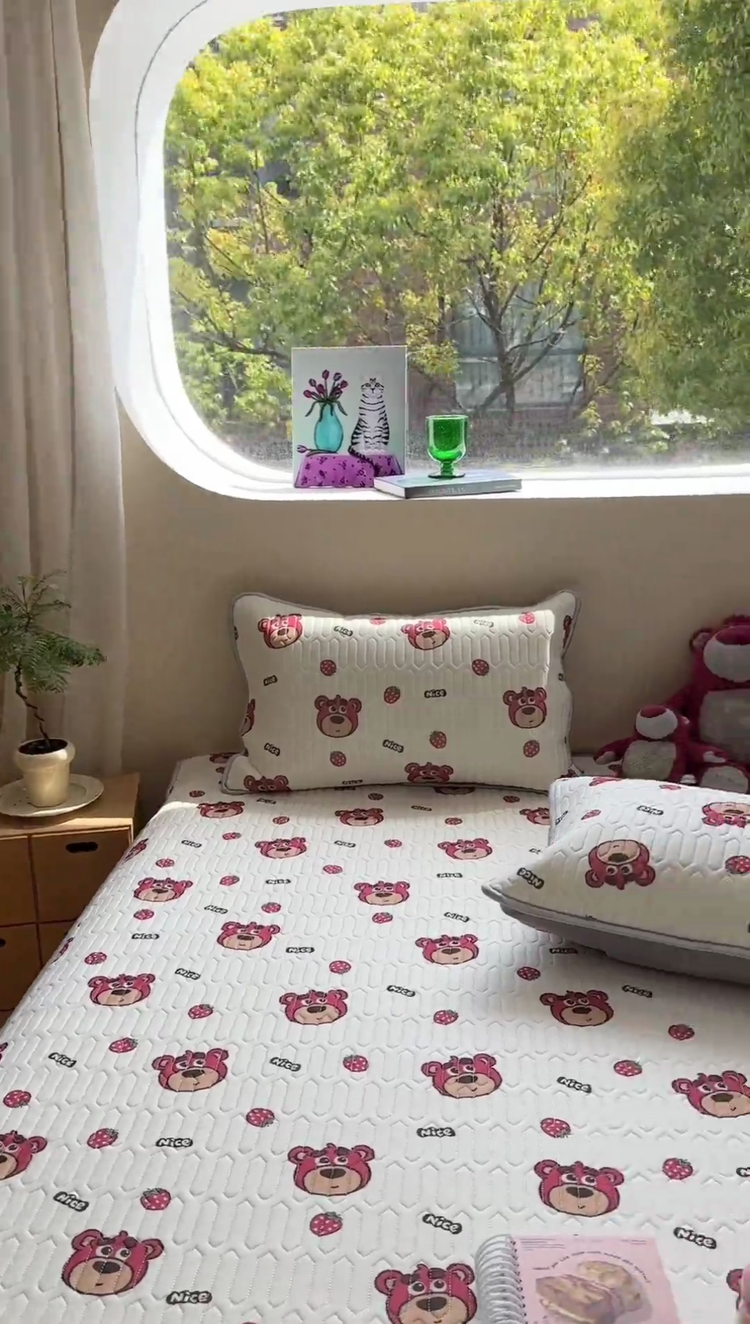 91家纺网 家纺一手货源 找家纺 慕尚家纺 2025新款ms乳胶圆网花色乳胶凉席 草莓小熊