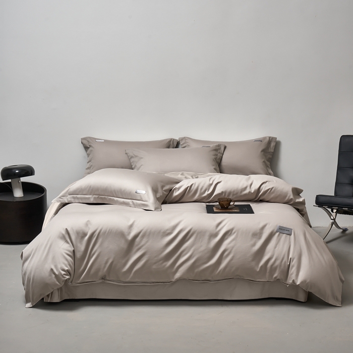 91家纺网 家纺一手货源 找家纺 秀色家纺 2025新款60支贡缎新疆长绒棉全棉纯棉三件套轻奢床品床单床笠被套床上四件套 都市-烟墨灰