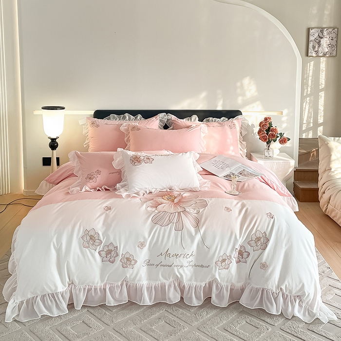 91家纺网 家纺一手货源 找家纺 绒世界 2024新款艾芙妮全棉蕾丝花边刺绣床单床笠四件套礼盒包装 优雅粉