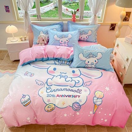 91家纺网 家纺一手货源 找家纺 孩子王（原鼎盛） 2025新款三丽鸥系列全棉活性大版印花卡通学生四件套 闪亮玉桂狗