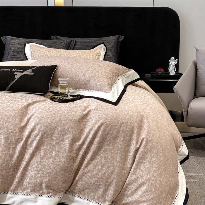 91家纺网 家纺一手货源 找家纺 2025新款50S全棉色织提花镂空轻奢款套件-爱缇菲 流年-粉