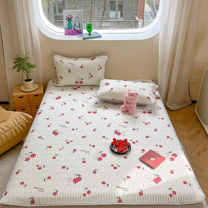 91家纺网 家纺一手货源 找家纺 慕尚家纺 2025新款ms乳胶圆网花色乳胶凉席 樱桃小兔