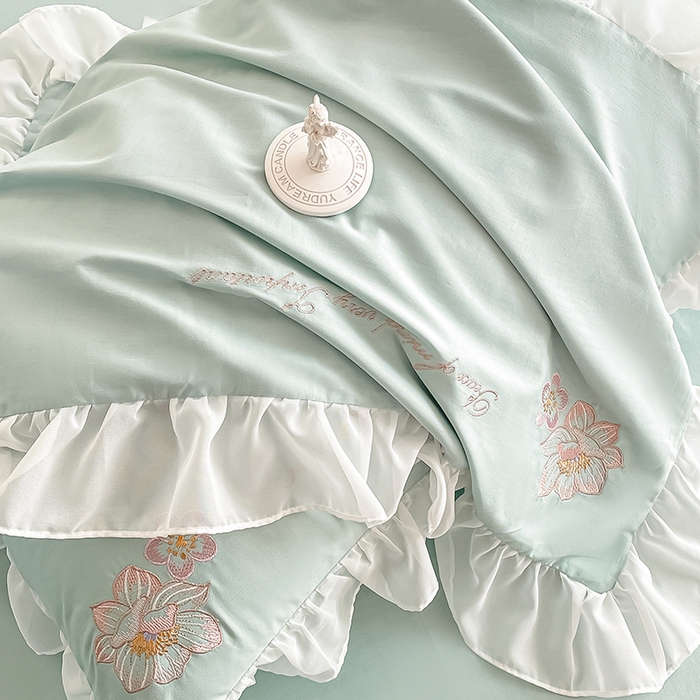 91家纺网 家纺一手货源 找家纺 绒世界 2024新款艾芙妮全棉蕾丝花边刺绣床单床笠四件套礼盒包装 星水绿