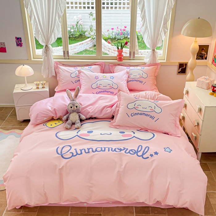 91家纺网 家纺一手货源 找家纺 孩子王（原鼎盛） 2025新款三丽鸥系列全棉活性大版印花卡通学生四件套 粉色大耳狗