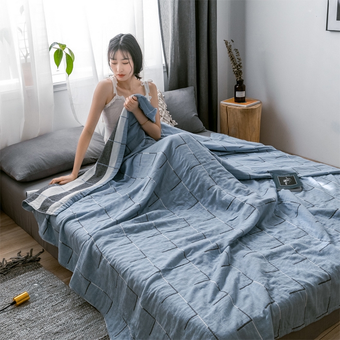 91家纺网 家纺一手货源 找家纺 朴尔家纺-毛巾被 2024新款三层水洗棉全棉纱布毛巾被 简约线条-冰蓝