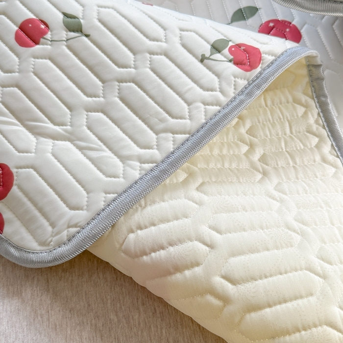 91家纺网 家纺一手货源 找家纺 慕尚家纺 2025新款ms乳胶圆网花色乳胶凉席 樱桃小兔