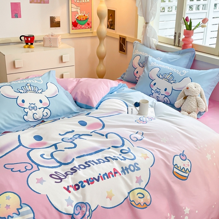 91家纺网 家纺一手货源 找家纺 孩子王（原鼎盛） 2025新款三丽鸥系列全棉活性大版印花卡通学生四件套 闪亮玉桂狗