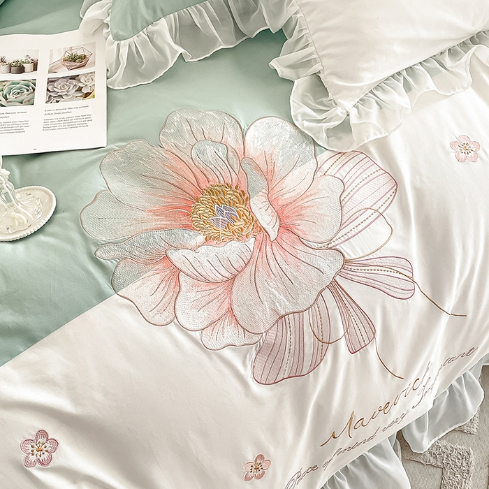 91家纺网 家纺一手货源 找家纺 绒世界 2024新款艾芙妮全棉蕾丝花边刺绣床单床笠四件套礼盒包装 星水绿