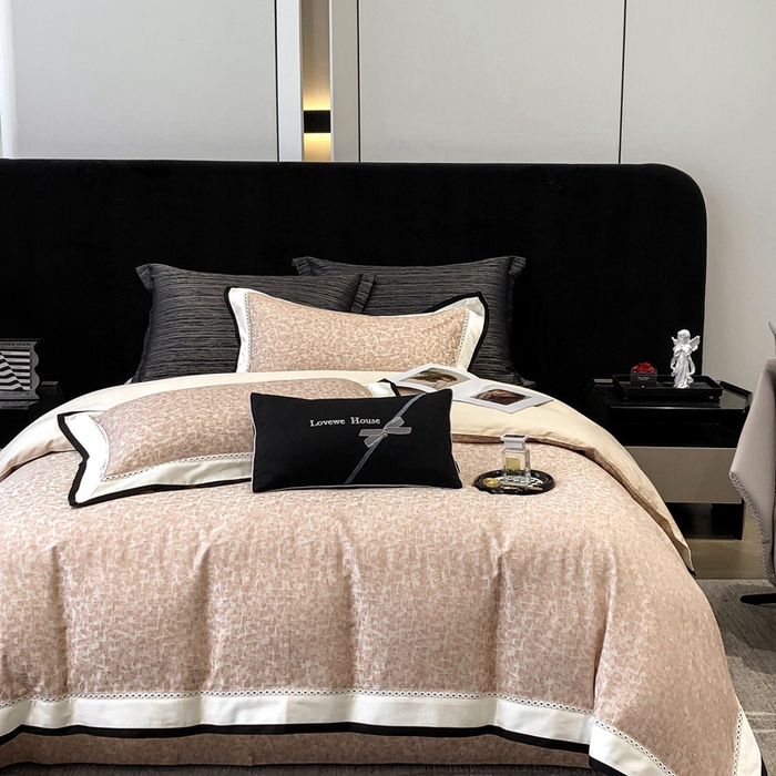 91家纺网 家纺一手货源 找家纺 2025新款50S全棉色织提花镂空轻奢款套件-爱缇菲 流年-粉