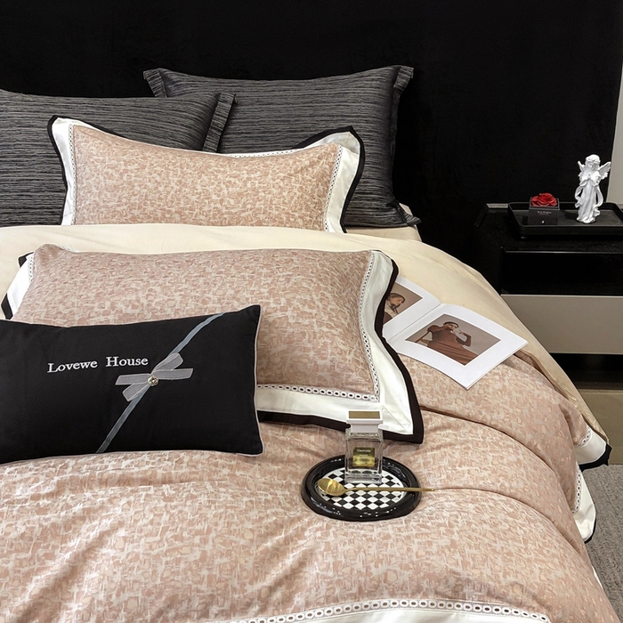 91家纺网 家纺一手货源 找家纺 2025新款50S全棉色织提花镂空轻奢款套件-爱缇菲 流年-粉