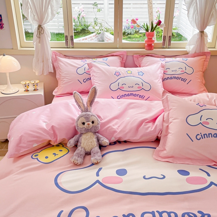 91家纺网 家纺一手货源 找家纺 孩子王（原鼎盛） 2025新款三丽鸥系列全棉活性大版印花卡通学生四件套 粉色大耳狗