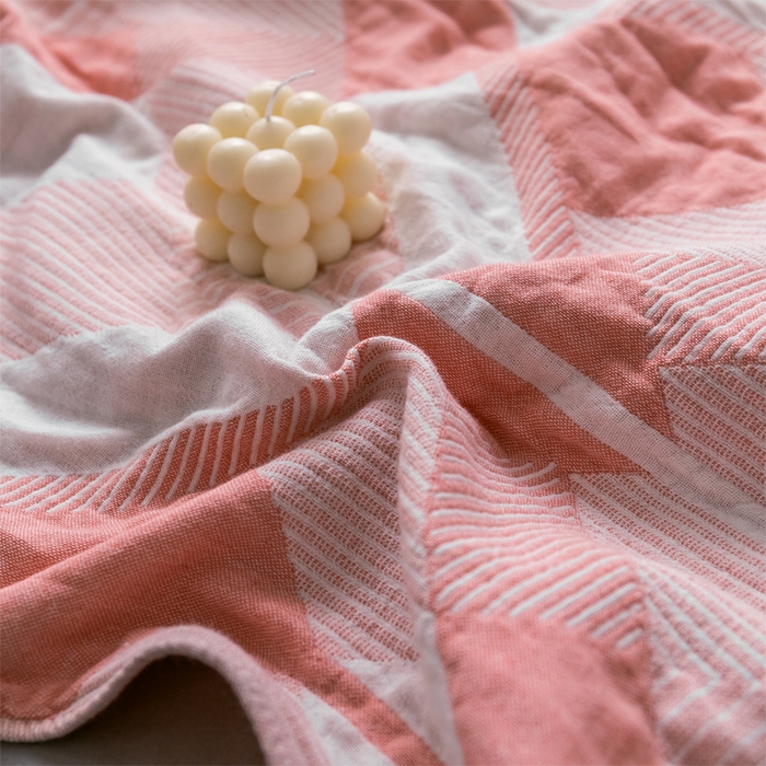91家纺网 家纺一手货源 找家纺 朴尔家纺-毛巾被 2024新款三层水洗棉全棉纱布毛巾被 几何体-粉