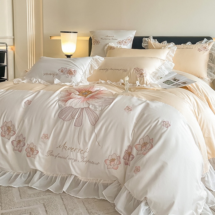 91家纺网 家纺一手货源 找家纺 绒世界 2024新款艾芙妮全棉蕾丝花边刺绣床单床笠四件套礼盒包装 芝士黄