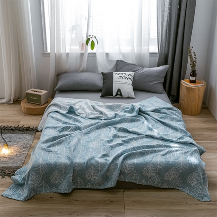 91家纺网 家纺一手货源 找家纺 朴尔家纺-毛巾被 2024新款三层水洗棉全棉纱布毛巾被 日式落叶-冰蓝