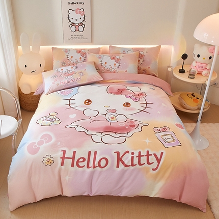 91家纺网 家纺一手货源 找家纺 鑫帝家居 2025新款全棉活性印花四件套---三丽鸥系列 香水凯蒂