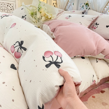 91家纺网 家纺一手货源 找家纺 牛牛家纺 牛牛  2024新款泡泡棉小清新四件套(1) 浪漫樱桃