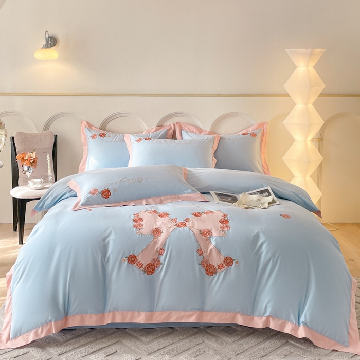 91家纺网 家纺一手货源 找家纺 绒世界 2024全棉四件套丽莎刺绣床单床笠纯棉四件套（礼盒包装） 丽莎-风铃蓝