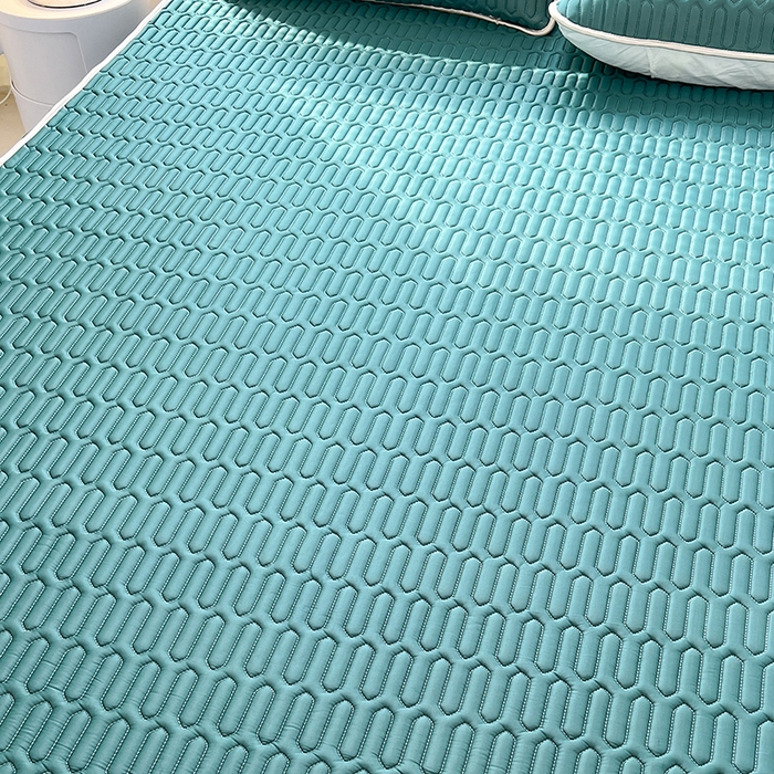 91家纺网 家纺一手货源 找家纺 爱洛 2024新款纯色床裙款乳胶凉席三件套凉感丝乳胶席 墨绿