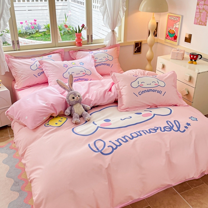 91家纺网 家纺一手货源 找家纺 孩子王（原鼎盛） 2025新款三丽鸥系列全棉活性大版印花卡通学生四件套 粉色大耳狗