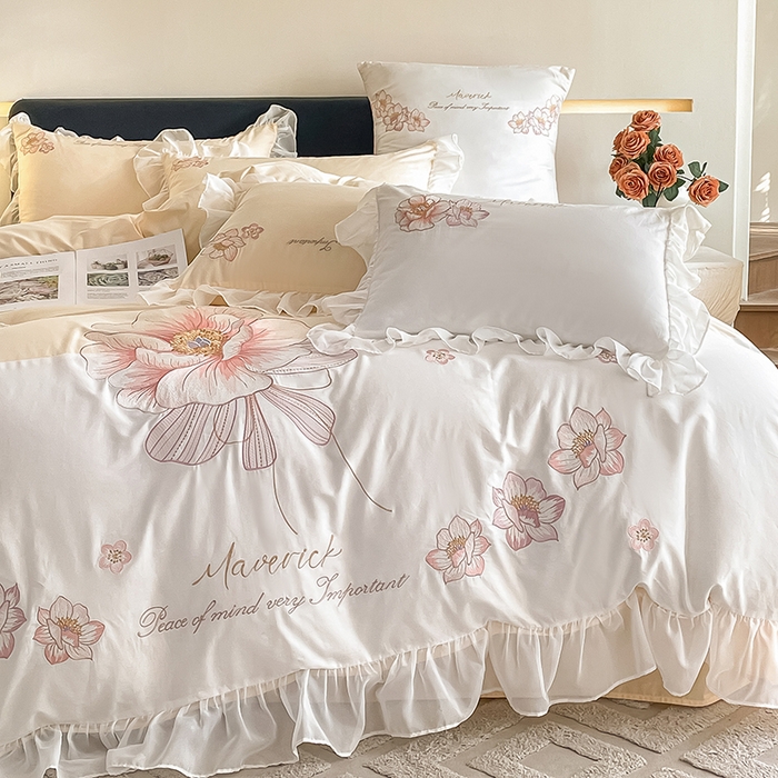 91家纺网 家纺一手货源 找家纺 绒世界 2024新款艾芙妮全棉蕾丝花边刺绣床单床笠四件套礼盒包装 芝士黄