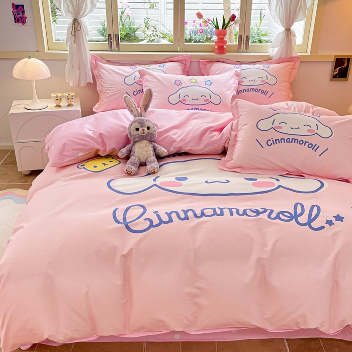 91家纺网 家纺一手货源 找家纺 孩子王（原鼎盛） 2025新款三丽鸥系列全棉活性大版印花卡通学生四件套 粉色大耳狗