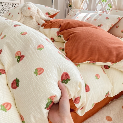 91家纺网 家纺一手货源 找家纺 牛牛家纺 牛牛  2024新款泡泡棉小清新四件套(1) 草莓园