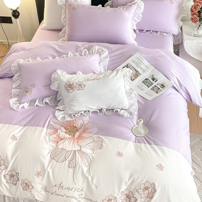 91家纺网 家纺一手货源 找家纺 绒世界 2024新款艾芙妮全棉蕾丝花边刺绣床单床笠四件套礼盒包装 玫瑰紫