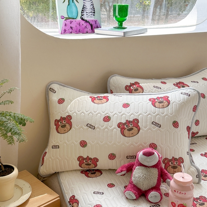 91家纺网 家纺一手货源 找家纺 慕尚家纺 2025新款ms乳胶圆网花色乳胶凉席 草莓小熊