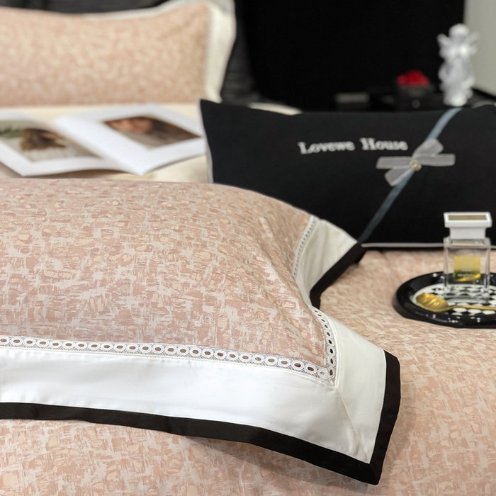 91家纺网 家纺一手货源 找家纺 2025新款50S全棉色织提花镂空轻奢款套件-爱缇菲 流年-粉