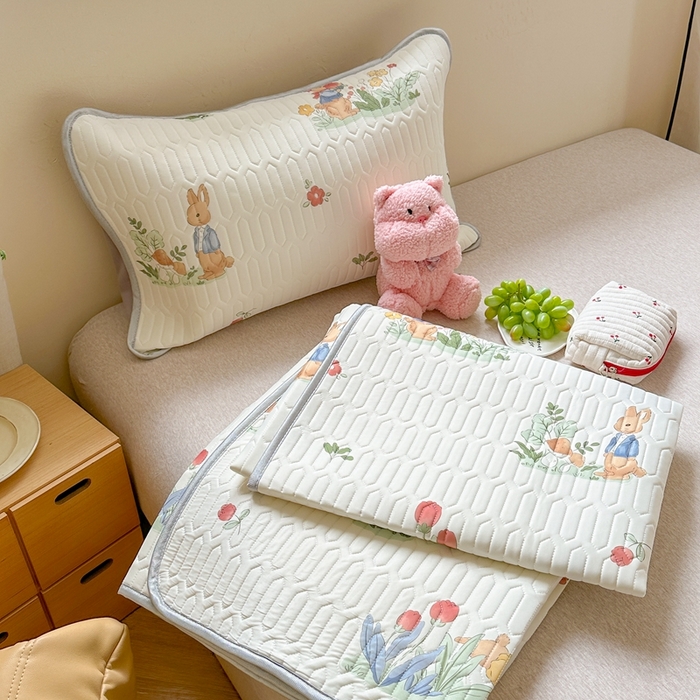 91家纺网 家纺一手货源 找家纺 慕尚家纺 2025新款ms乳胶圆网花色乳胶凉席 花丛小兔